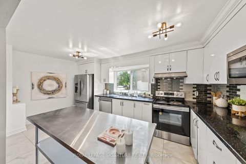 Photo 11 at 62 - 109 Jenny Wren Way, Hillcrest Village, Toronto