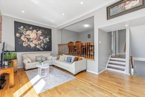 Photo 10 at 43 - 28 Sebastian Cabot Way, Jane Heights, Toronto