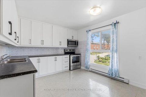 Photo 12 at 43 - 28 Sebastian Cabot Way, Jane Heights, Toronto