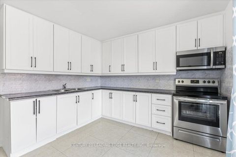Photo 14 at 43 - 28 Sebastian Cabot Way, Jane Heights, Toronto