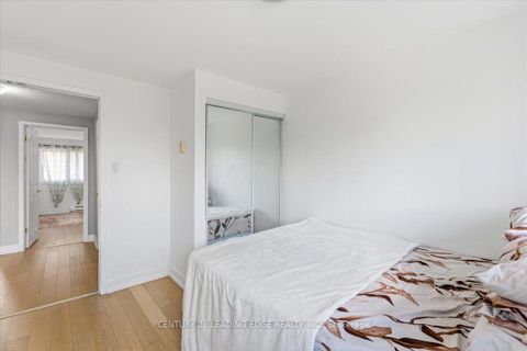 Photo 17 at 43 - 28 Sebastian Cabot Way, Jane Heights, Toronto