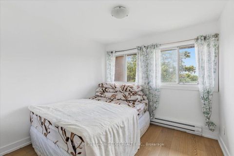 Photo 18 at 43 - 28 Sebastian Cabot Way, Jane Heights, Toronto