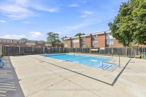 Photo 28 at 43 - 28 Sebastian Cabot Way, Jane Heights, Toronto