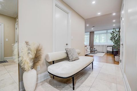 Photo 11 at 102 - 500 Avenue Road, Casa Loma, Toronto