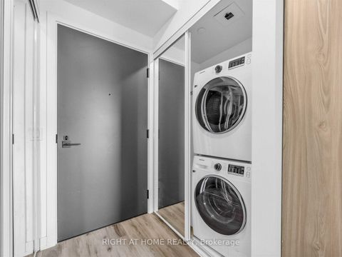 Photo 9 at 723 - 28 Eastern Avenue, Moss Park, Toronto