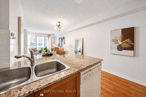 Photo 11 at 1813 - 761 Bay Street, Bay Street Corridor, Toronto