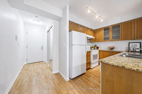 Photo 12 at 1813 - 761 Bay Street, Bay Street Corridor, Toronto