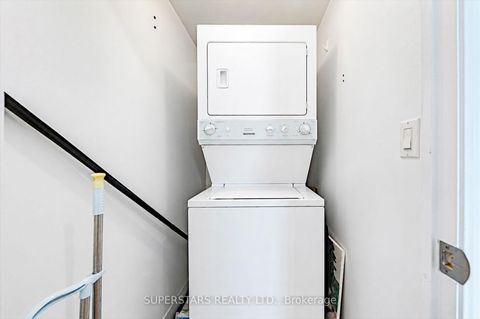 Photo 16 at 1813 - 761 Bay Street, Bay Street Corridor, Toronto
