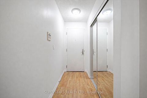 Photo 17 at 1813 - 761 Bay Street, Bay Street Corridor, Toronto