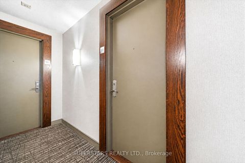 Photo 18 at 1813 - 761 Bay Street, Bay Street Corridor, Toronto