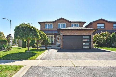 Photo 2 at 3 Jackman Crescent, West Woodbridge, Vaughan