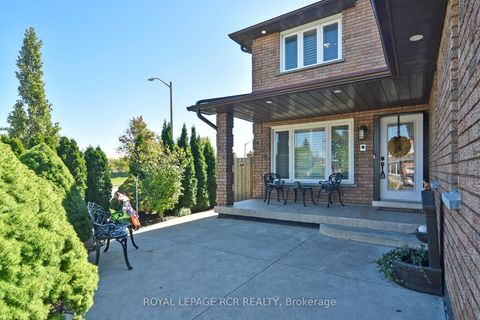 Photo 3 at 3 Jackman Crescent, West Woodbridge, Vaughan