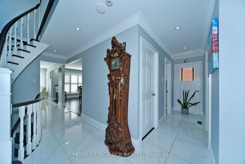 Photo 10 at 3 Jackman Crescent, West Woodbridge, Vaughan