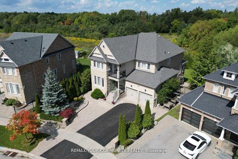 Photo 3 at 35 Vandervoort Drive, Jefferson, Richmond Hill