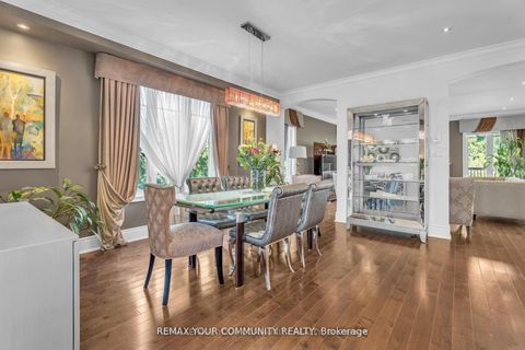 Photo 7 at 35 Vandervoort Drive, Jefferson, Richmond Hill