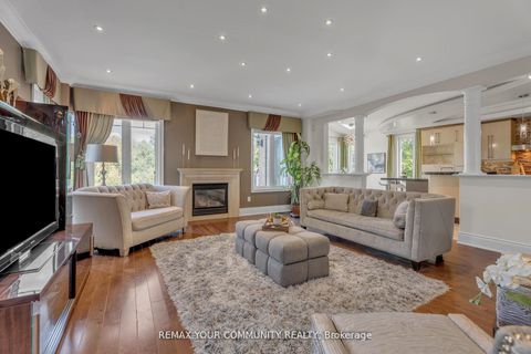 Photo 9 at 35 Vandervoort Drive, Jefferson, Richmond Hill