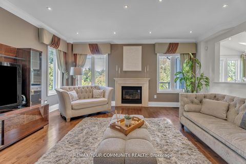 Photo 10 at 35 Vandervoort Drive, Jefferson, Richmond Hill