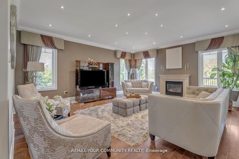 Photo 11 at 35 Vandervoort Drive, Jefferson, Richmond Hill