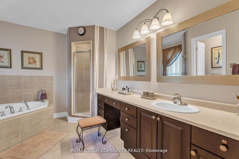 Photo 19 at 35 Vandervoort Drive, Jefferson, Richmond Hill