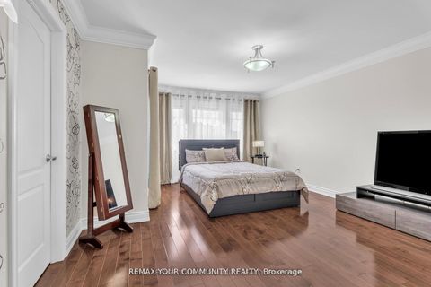 Photo 24 at 35 Vandervoort Drive, Jefferson, Richmond Hill