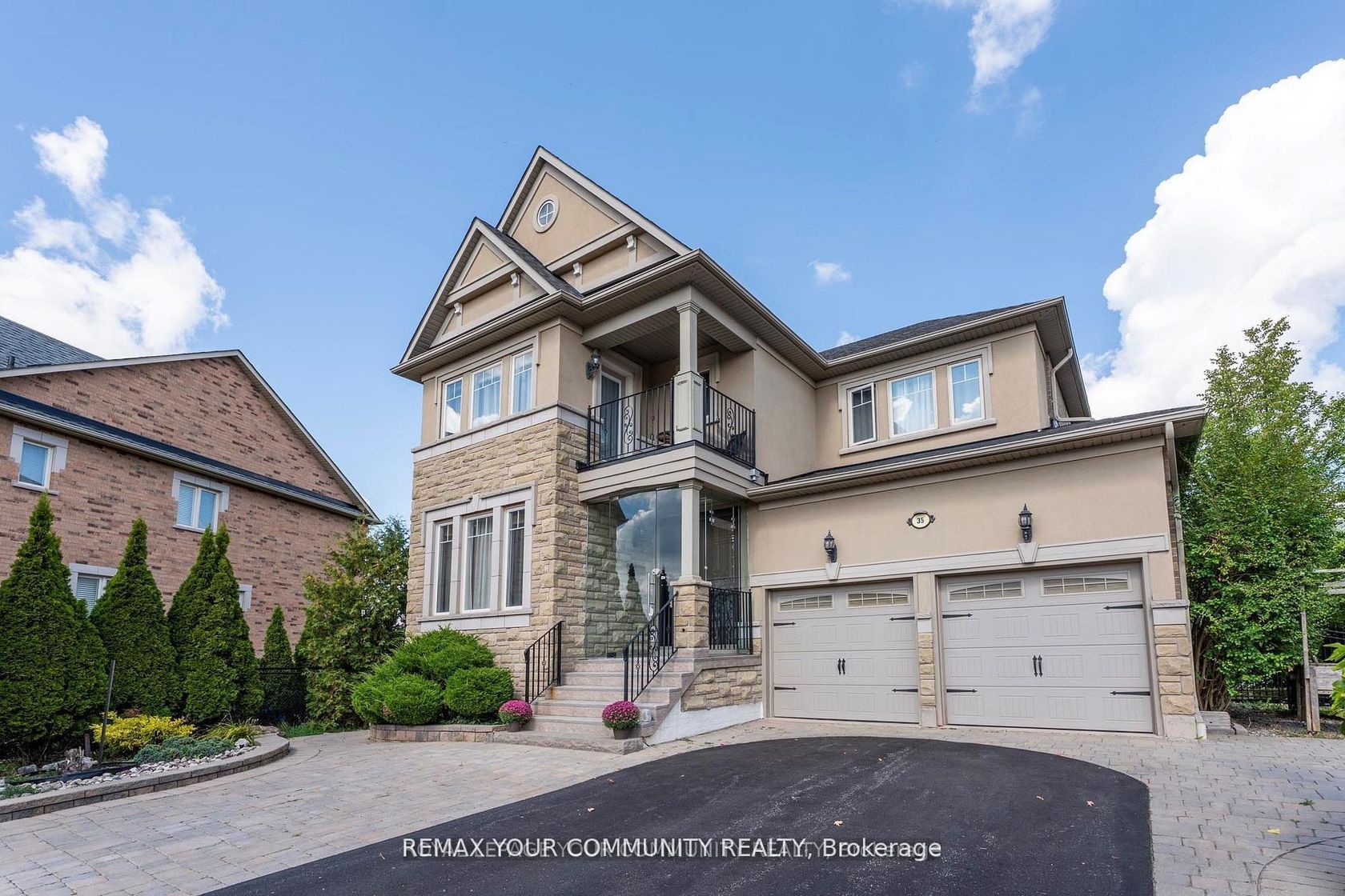 35 Vandervoort Drive, Jefferson, Richmond Hill photo number 2