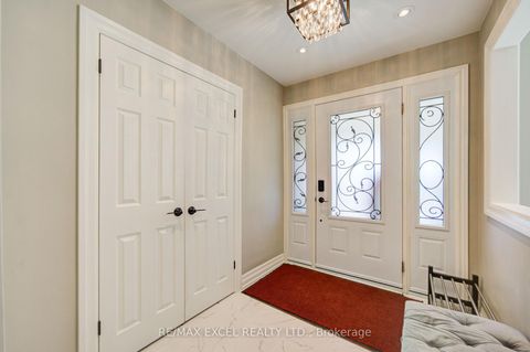 Photo 3 at 6 Averill Crescent, Newtonbrook East, Toronto