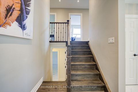 Photo 5 at 6 Averill Crescent, Newtonbrook East, Toronto