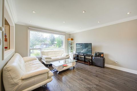 Photo 6 at 6 Averill Crescent, Newtonbrook East, Toronto