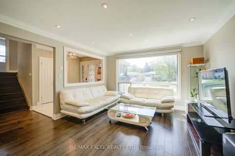 Photo 8 at 6 Averill Crescent, Newtonbrook East, Toronto