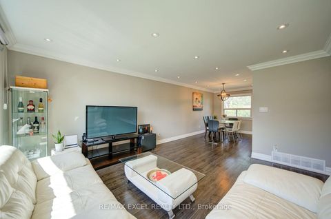 Photo 9 at 6 Averill Crescent, Newtonbrook East, Toronto