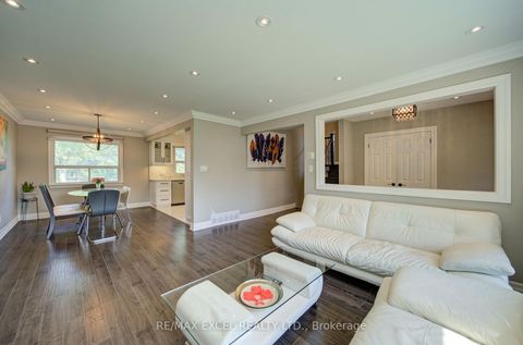 Photo 10 at 6 Averill Crescent, Newtonbrook East, Toronto