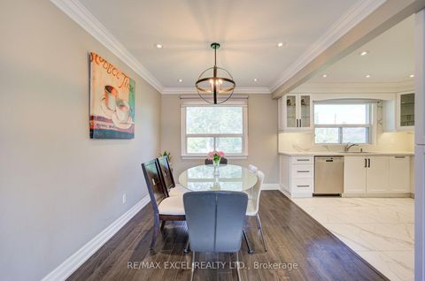 Photo 12 at 6 Averill Crescent, Newtonbrook East, Toronto