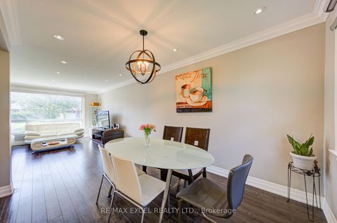 Photo 13 at 6 Averill Crescent, Newtonbrook East, Toronto