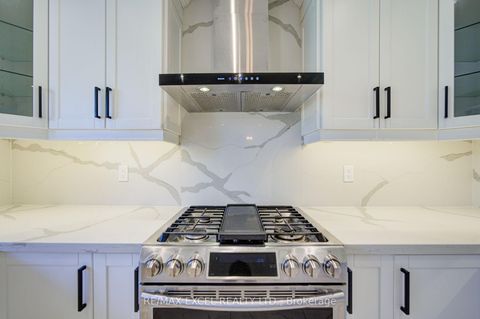Photo 14 at 6 Averill Crescent, Newtonbrook East, Toronto