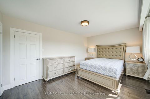 Photo 21 at 6 Averill Crescent, Newtonbrook East, Toronto