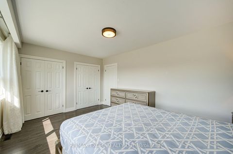 Photo 23 at 6 Averill Crescent, Newtonbrook East, Toronto
