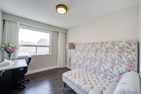 Photo 24 at 6 Averill Crescent, Newtonbrook East, Toronto