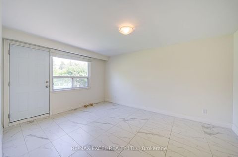 Photo 31 at 6 Averill Crescent, Newtonbrook East, Toronto