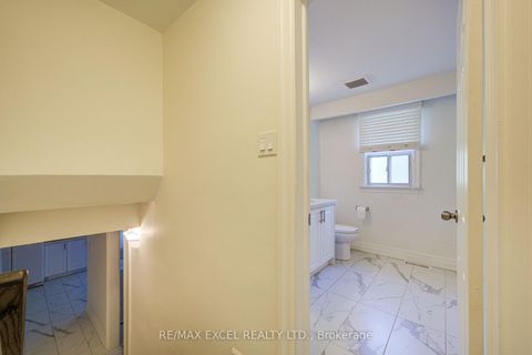 Photo 33 at 6 Averill Crescent, Newtonbrook East, Toronto