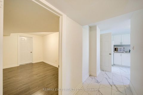 Photo 35 at 6 Averill Crescent, Newtonbrook East, Toronto