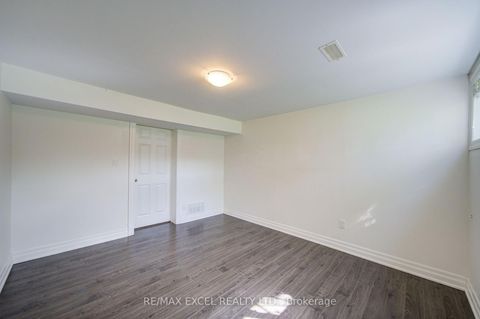 Photo 37 at 6 Averill Crescent, Newtonbrook East, Toronto