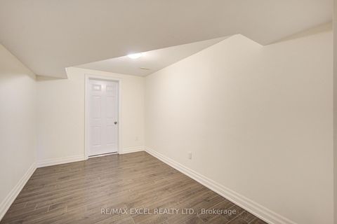 Photo 38 at 6 Averill Crescent, Newtonbrook East, Toronto