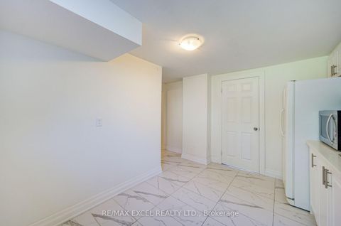 Photo 42 at 6 Averill Crescent, Newtonbrook East, Toronto