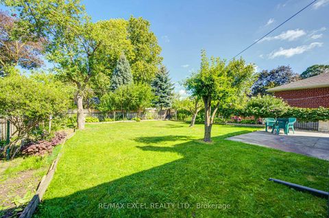 Photo 47 at 6 Averill Crescent, Newtonbrook East, Toronto