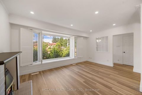 Photo 3 at 17 Barlow Road, Woburn, Toronto