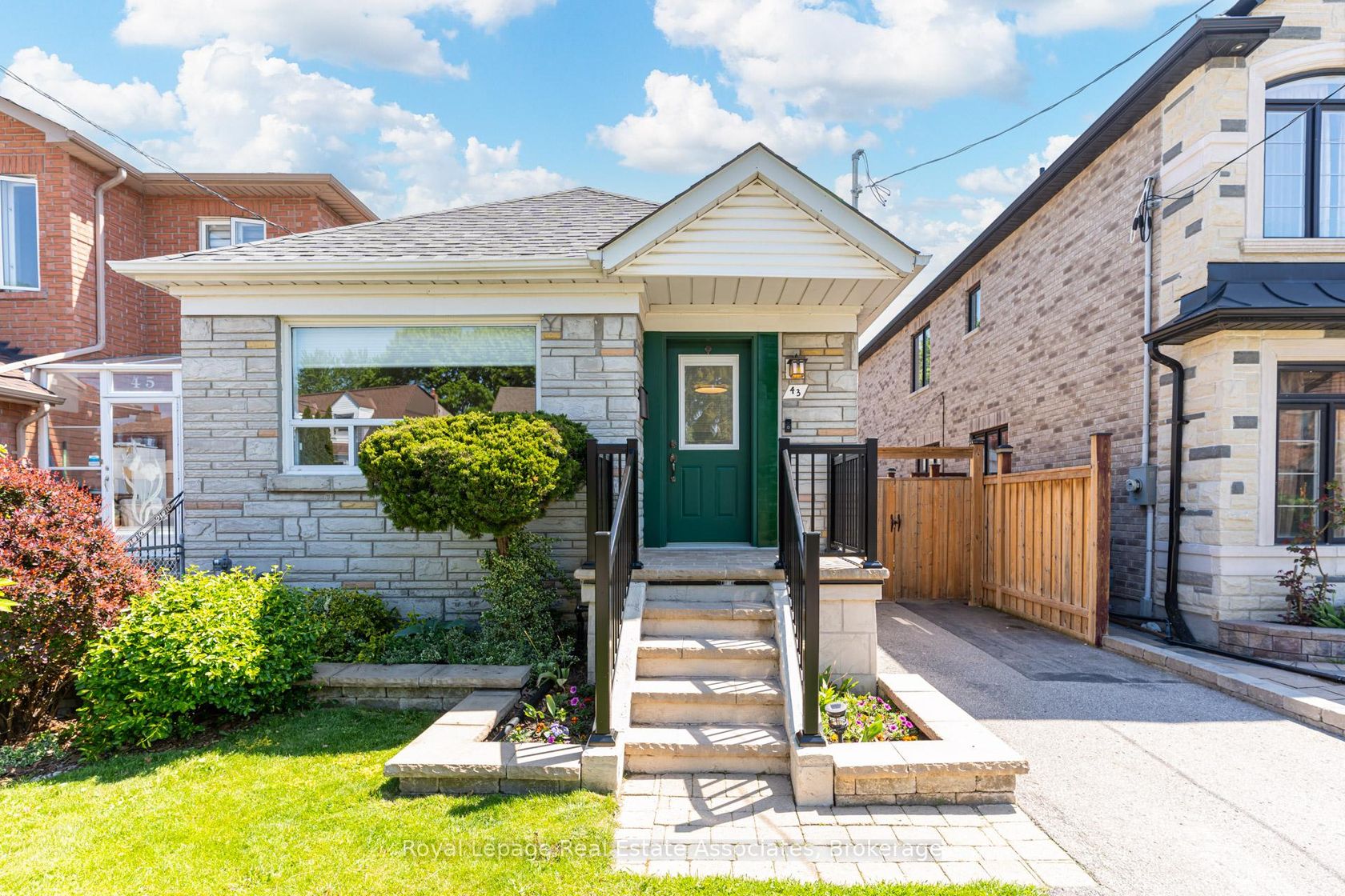 43 Heale Avenue, Cliffside, Toronto 