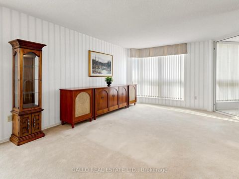 Photo 8 at 203 - 10 Kenneth Avenue, Willowdale East, Toronto