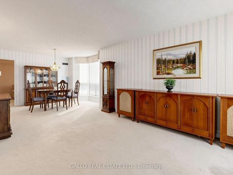Photo 9 at 203 - 10 Kenneth Avenue, Willowdale East, Toronto