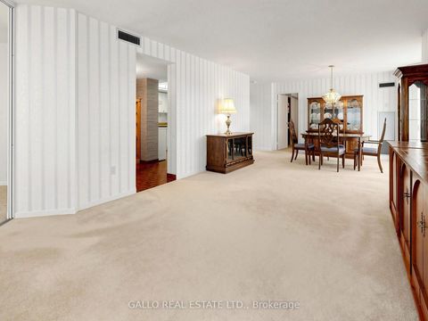 Photo 11 at 203 - 10 Kenneth Avenue, Willowdale East, Toronto