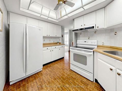 Photo 17 at 203 - 10 Kenneth Avenue, Willowdale East, Toronto